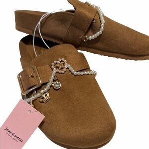 NWT Juicy Couture Docile 2 Pearl Chain Mules Clogs Dark Natural 5M